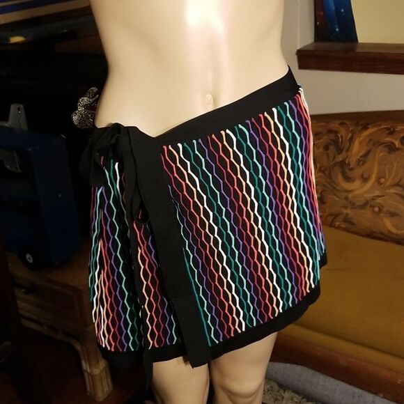 New Designer Wrap Skirt - Picture 3 of 9